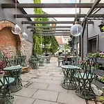 Cathedral Aparthotel Praag