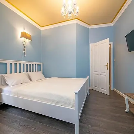 Lejlighedshotel Caroline Old Town Square Hotel 4*