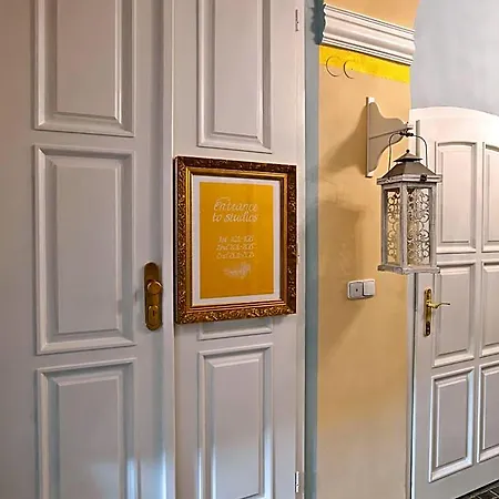 Caroline Old Town Square Hotel Lejlighedshotel