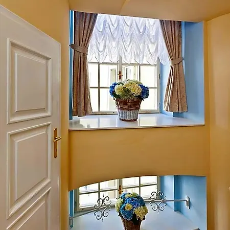 Caroline Old Town Square Hotel Lejlighedshotel 4*