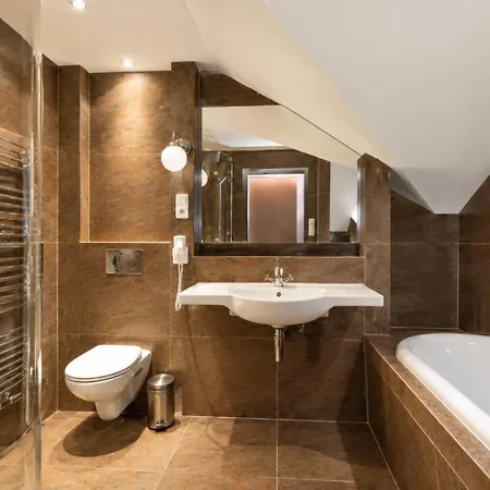 Caroline Old Town Square Hotel Aparthotel 4*