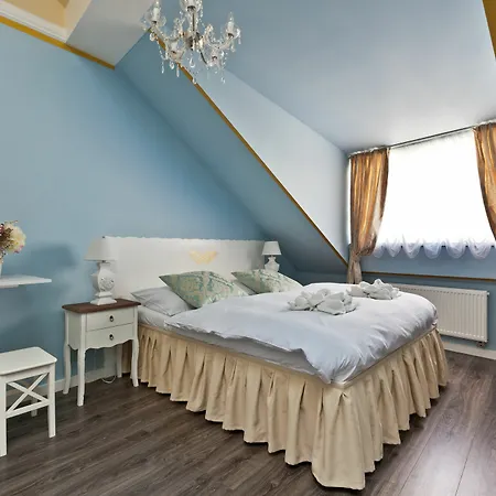 Caroline Old Town Square Hotel Aparthotel