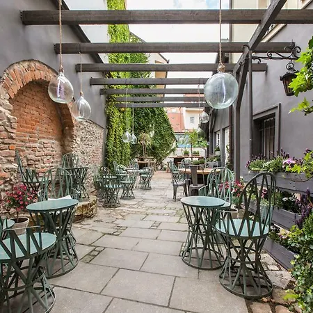 Caroline Old Town Square Hotel Aparthotel
