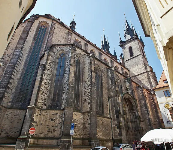 Cathedral Aparthotel 4*